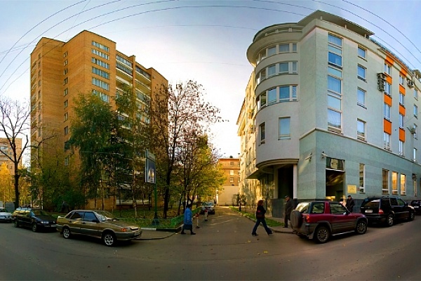 Здание центрального офиса (справа) - вид снаружи